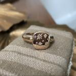 Bague style chevaliere or rose et diamants serti etoile