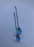 Boucles d oreilles or blanc et goutes de Topazes bleues
