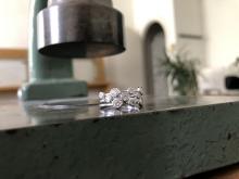 Bague or blanc et diamants serti clos