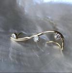 Boucle d oreille montantes serti de diamants sur or jaune